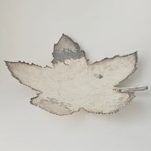 Load image into Gallery viewer, FOOTED LEAF BOWL
