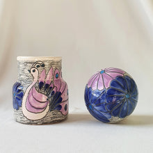Load image into Gallery viewer, Vintage Ecuadorian Ceramic Pot