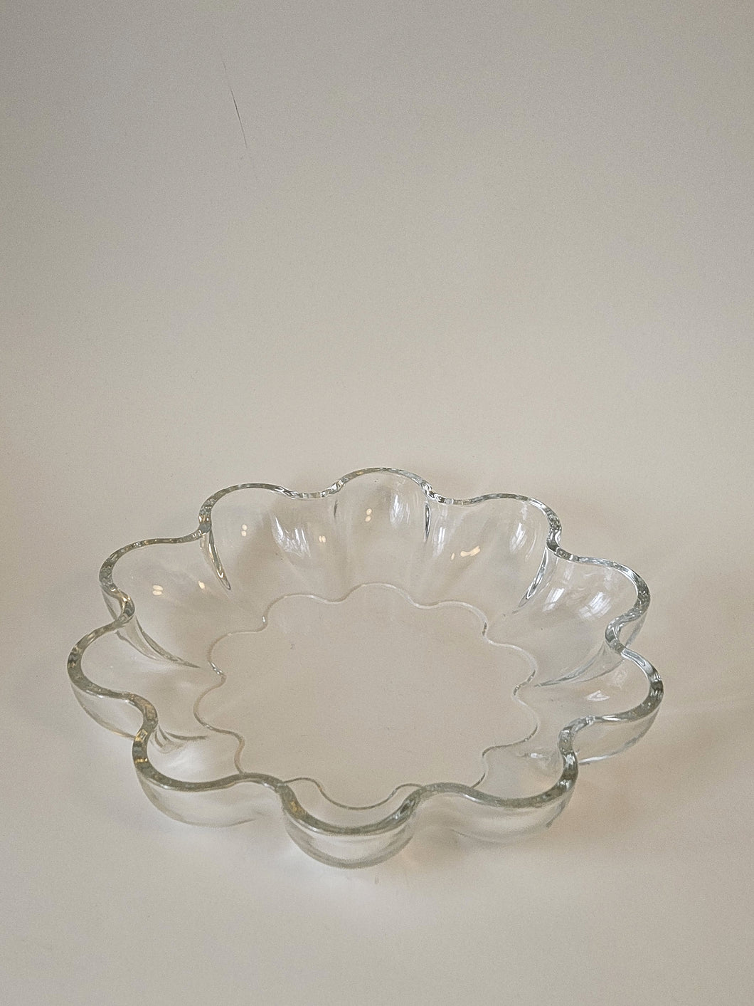 GLASS SCALLOP BOWL