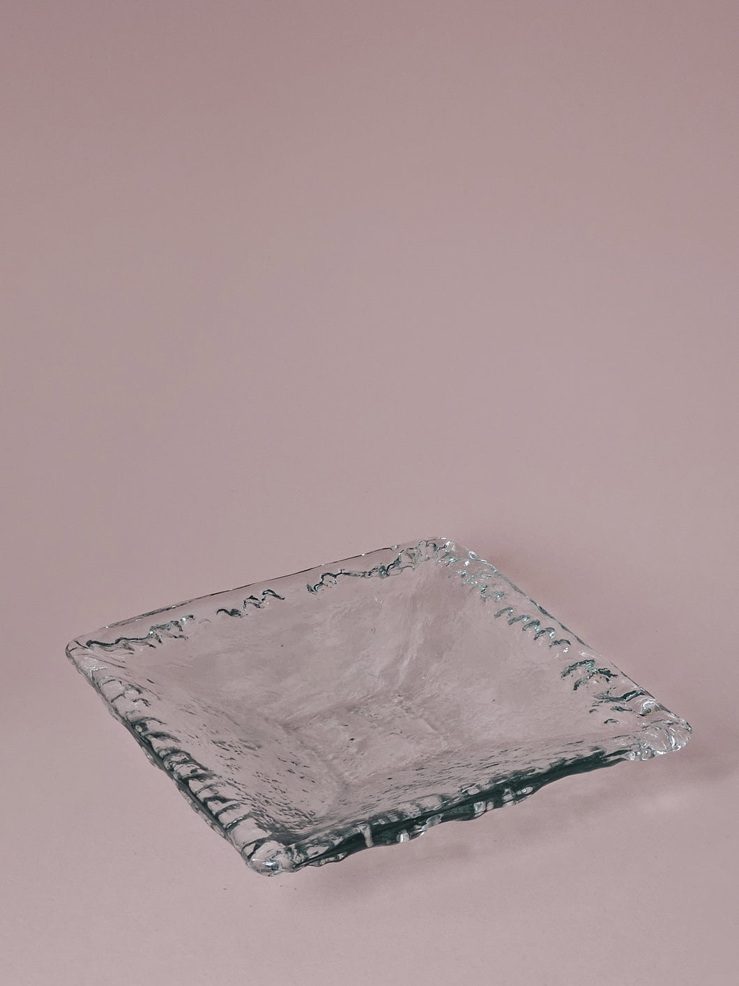 GLASS DISPLAY DISH