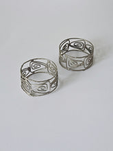 Load image into Gallery viewer, HAMMERED METAL NAPKIN RINGS
