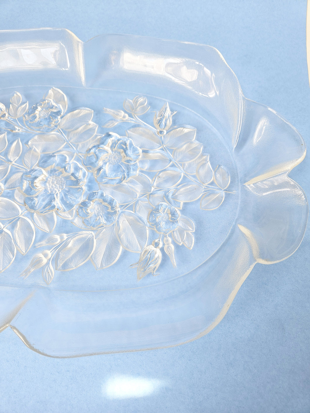 RUFFLE GLASS PLATTER