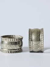 Load image into Gallery viewer, ANTIQUE DAISY NAPKIN RINGS
