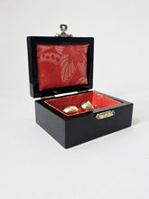 Load image into Gallery viewer, LACQUER INLAID MOTHER OF PEARL BOX
