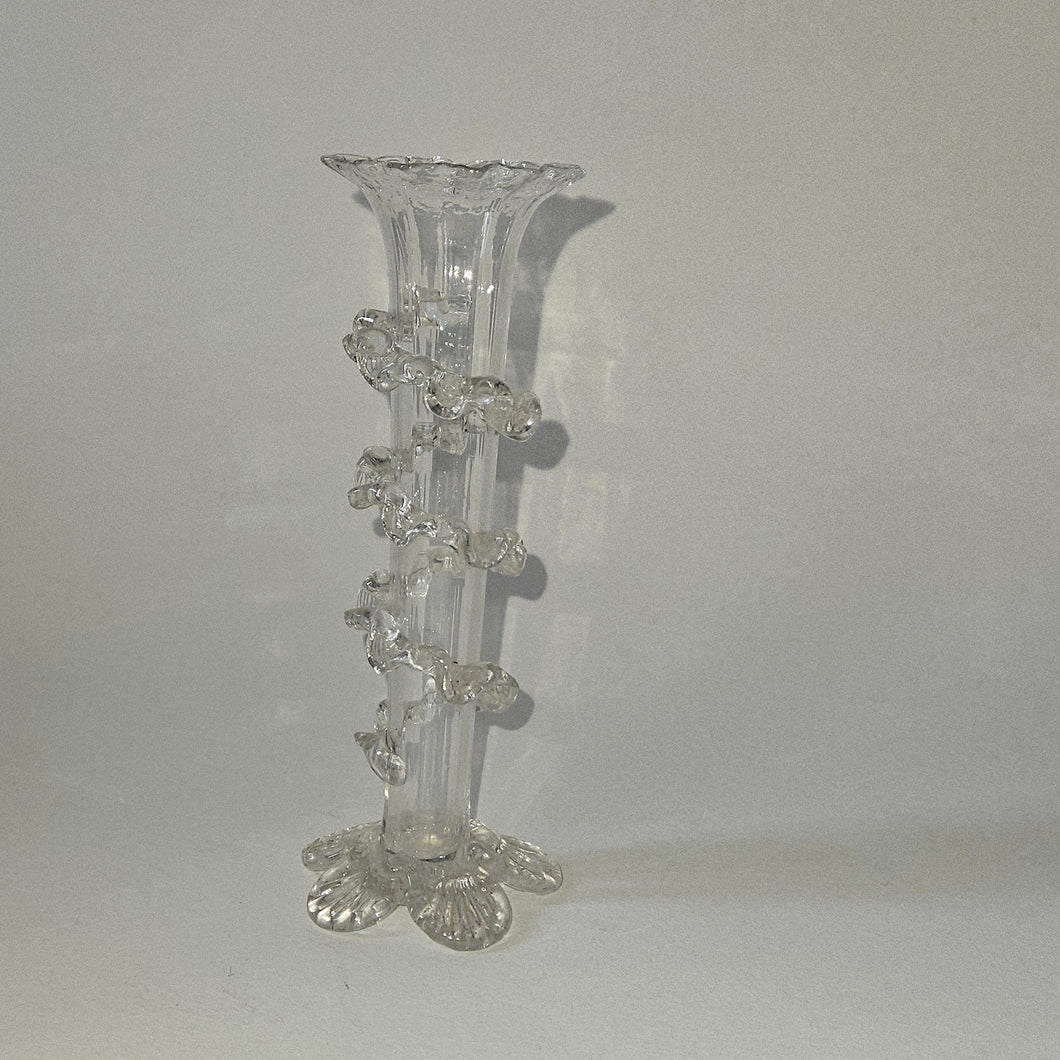 RUFFLE VASE