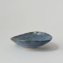 Load image into Gallery viewer, TEXTURED CERAMIC DISH
