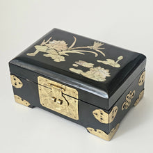 Load image into Gallery viewer, LACQUER JEWELLERY BOX
