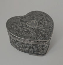 Load image into Gallery viewer, HEART JEWELLERY BOX
