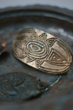 Load image into Gallery viewer, VINTAGE AZTEC HAIR BARRETTE
