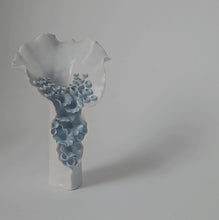 Load image into Gallery viewer, CHESSEL PORCELAIN FLOWER VASE

