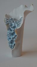 Load image into Gallery viewer, CHESSEL PORCELAIN FLOWER VASE
