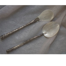 Load image into Gallery viewer, MOTHER OF PEARL SPOONS
