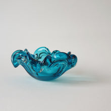 Load image into Gallery viewer, Murano flower bowl
